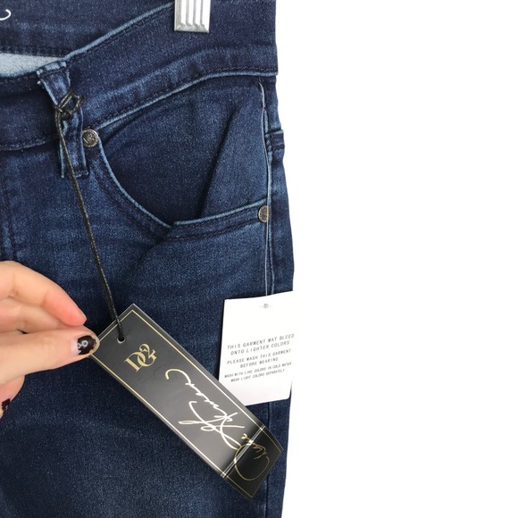 DG2 Diane Gilman Women's Skinny Jeans Floral Embroidered Dark Wash Cotton 4T NWT - Picture 3 of 9